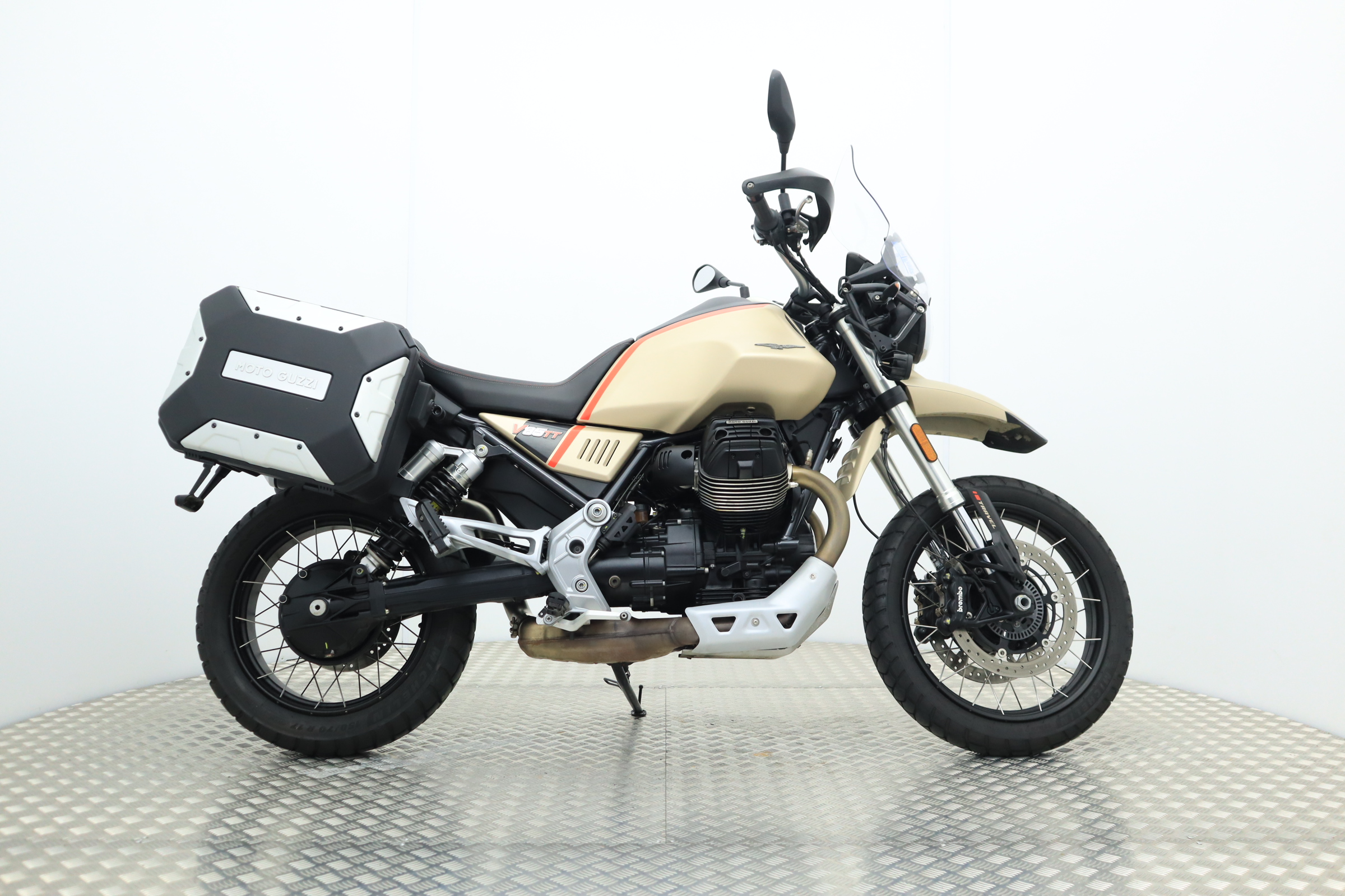 2021 Moto Guzzi V85TT Travel